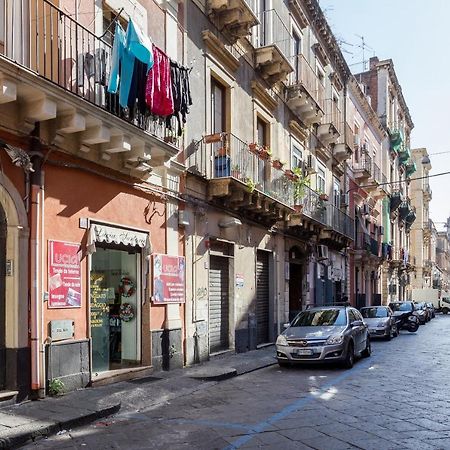 Centre Apartment Grotte Bianche Catania Bagian luar foto