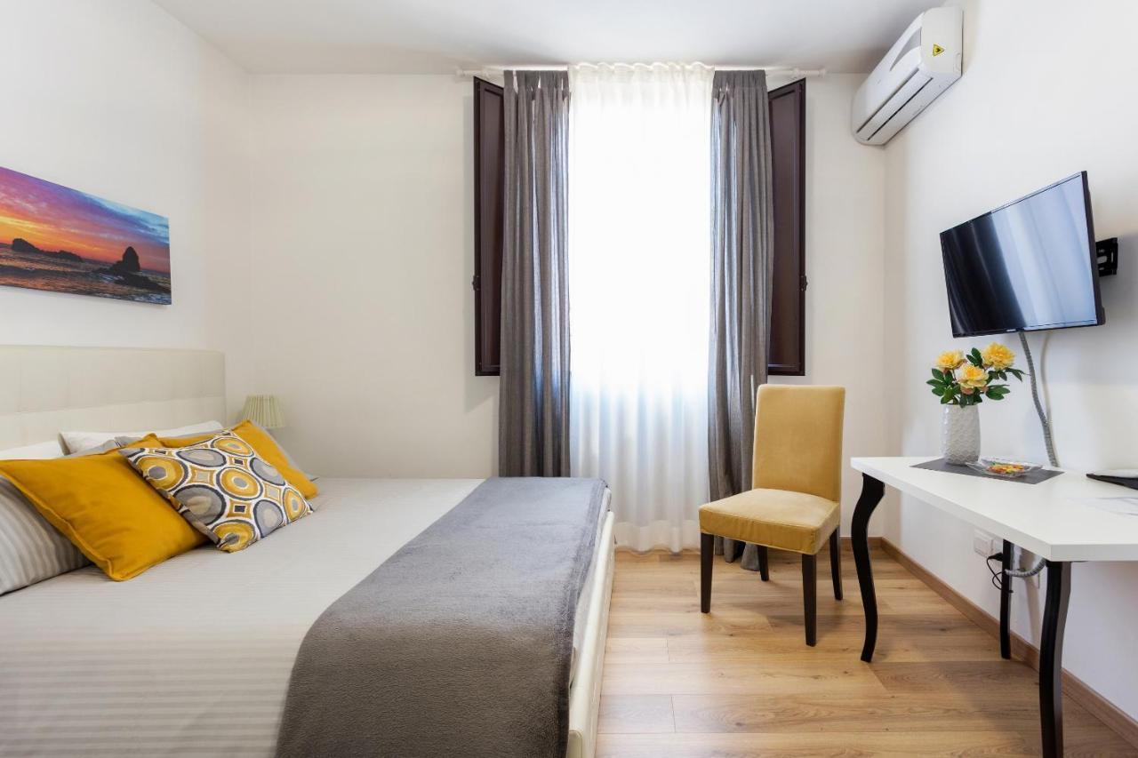 Centre Apartment Grotte Bianche Catania Bagian luar foto