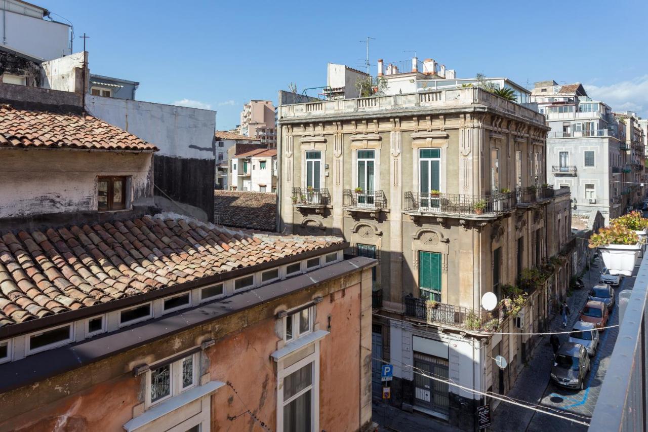 Centre Apartment Grotte Bianche Catania Bagian luar foto