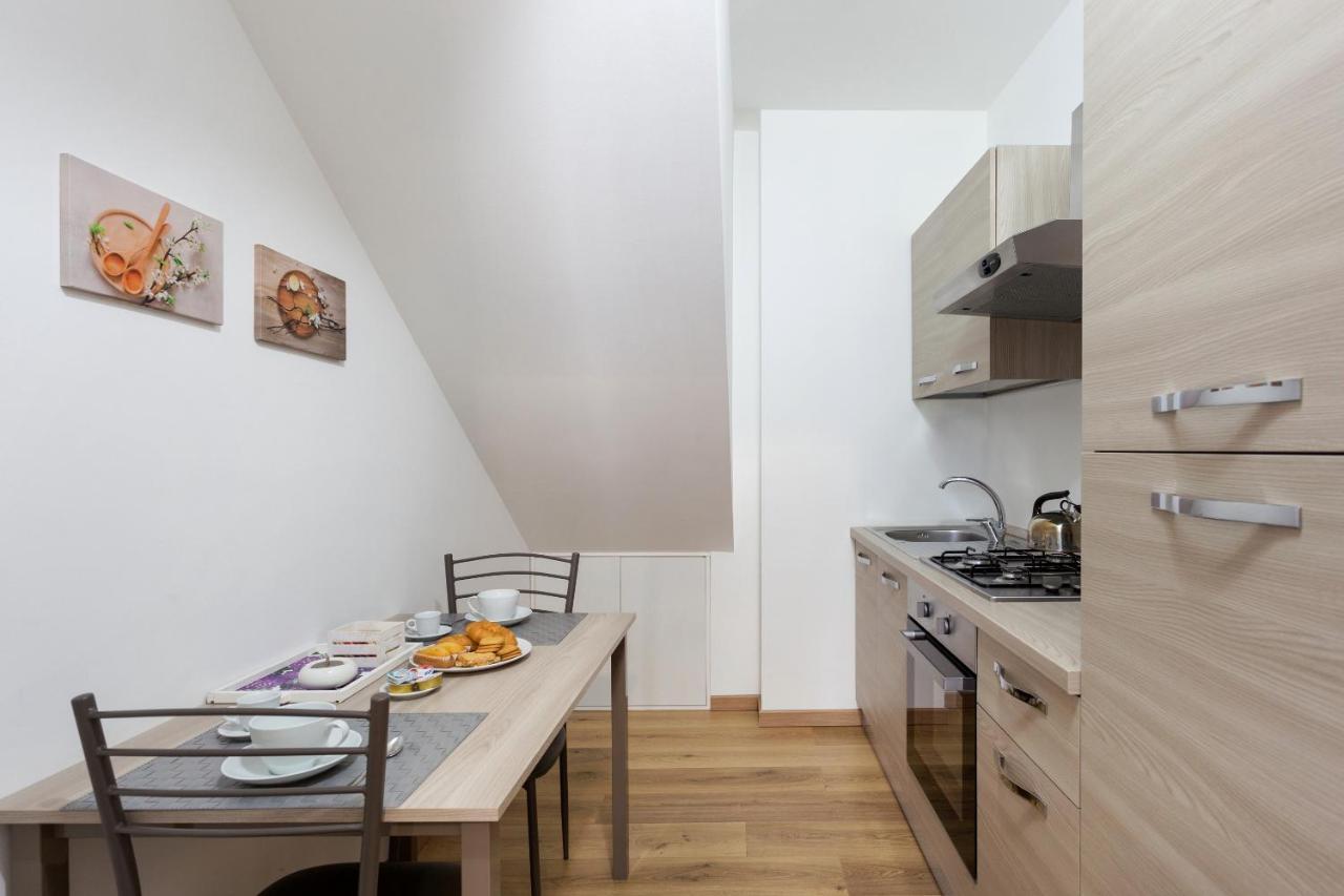 Centre Apartment Grotte Bianche Catania Bagian luar foto