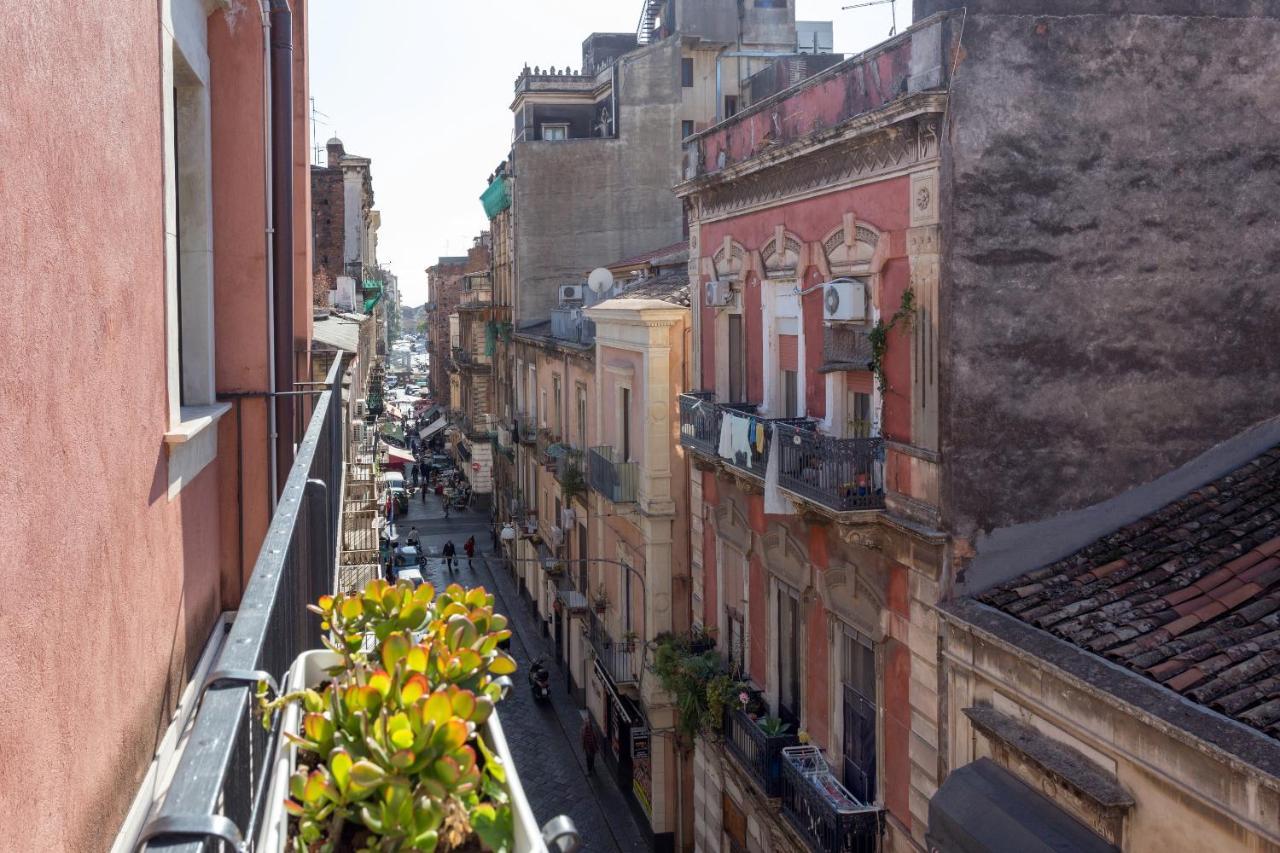 Centre Apartment Grotte Bianche Catania Bagian luar foto