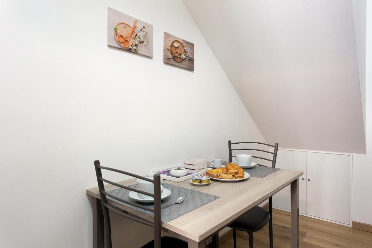 Centre Apartment Grotte Bianche Catania Bagian luar foto