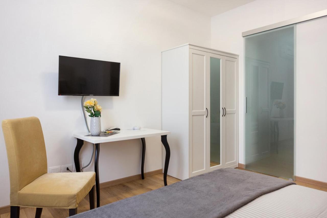 Centre Apartment Grotte Bianche Catania Bagian luar foto
