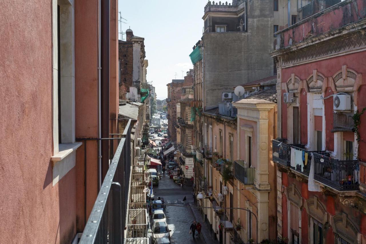 Centre Apartment Grotte Bianche Catania Bagian luar foto